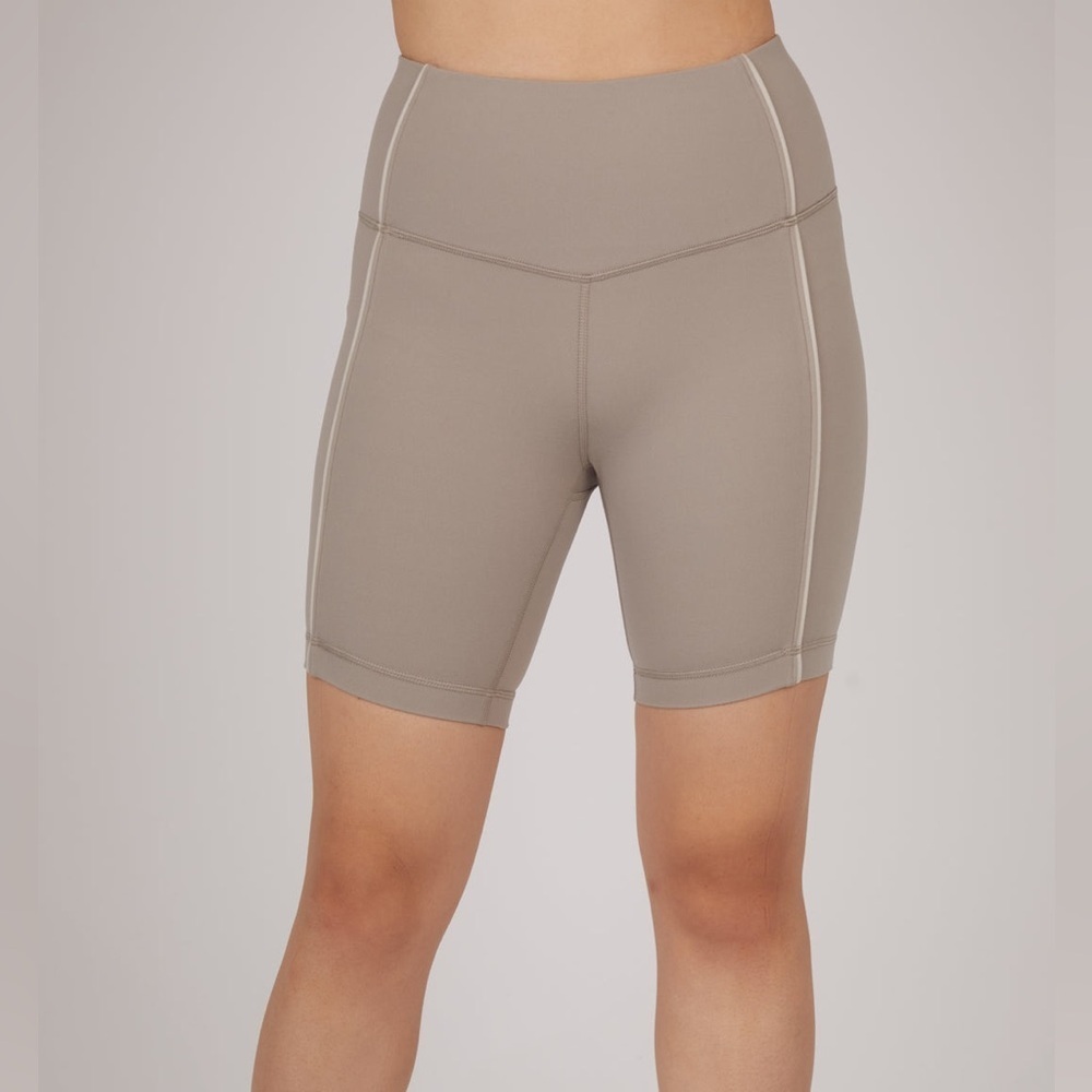 🆕 Yogalicious Lux Race Me Biker Shorts 7” Size Medium